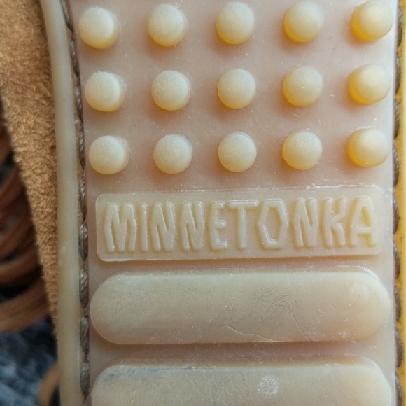 Minnetonka 5 layer fringe moccasin boot - Picture 7 of 8